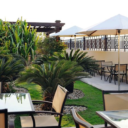 Moevenpick Hotel Apartments Al Mamzar Dubai Ngoại thất bức ảnh The rooftop garden at the hotel