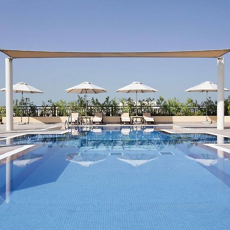 Moevenpick Hotel Apartments Al Mamzar Dubai Ngoại thất bức ảnh The swimming pool at the hotel