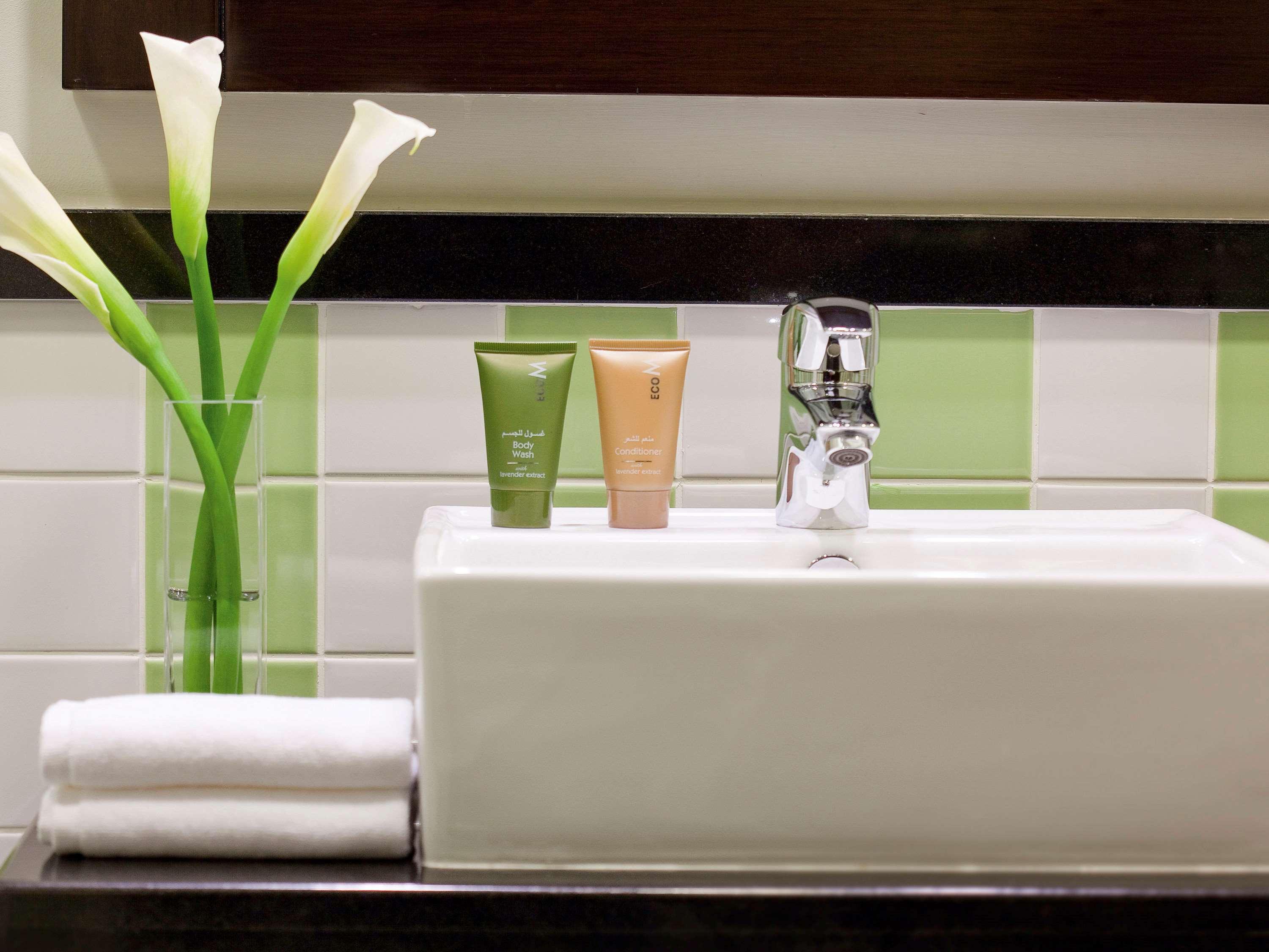 Moevenpick Hotel Apartments Al Mamzar Dubai Ngoại thất bức ảnh Bathroom amenities