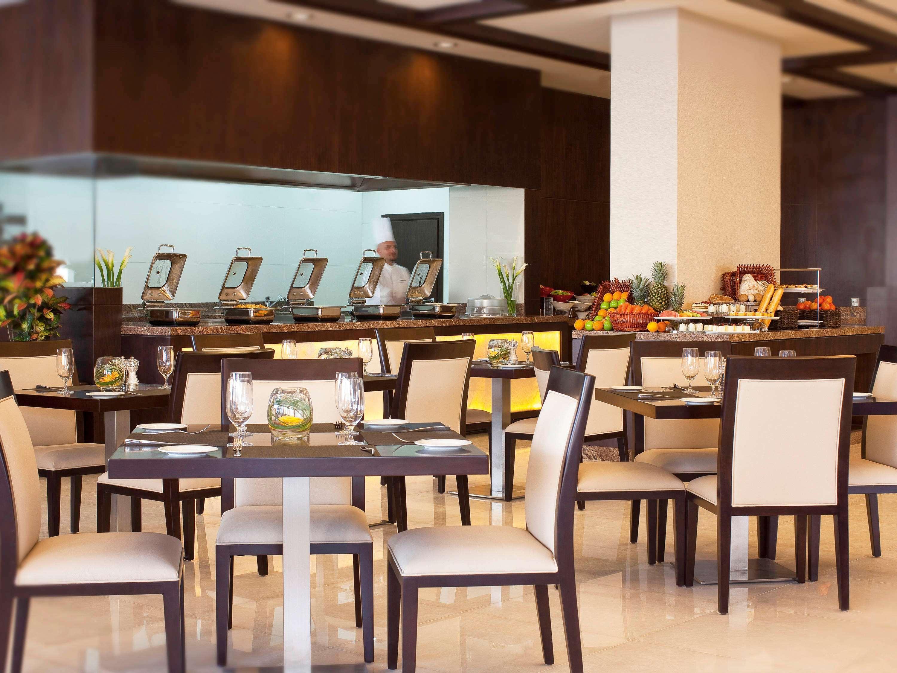 Moevenpick Hotel Apartments Al Mamzar Dubai Ngoại thất bức ảnh The restaurant
