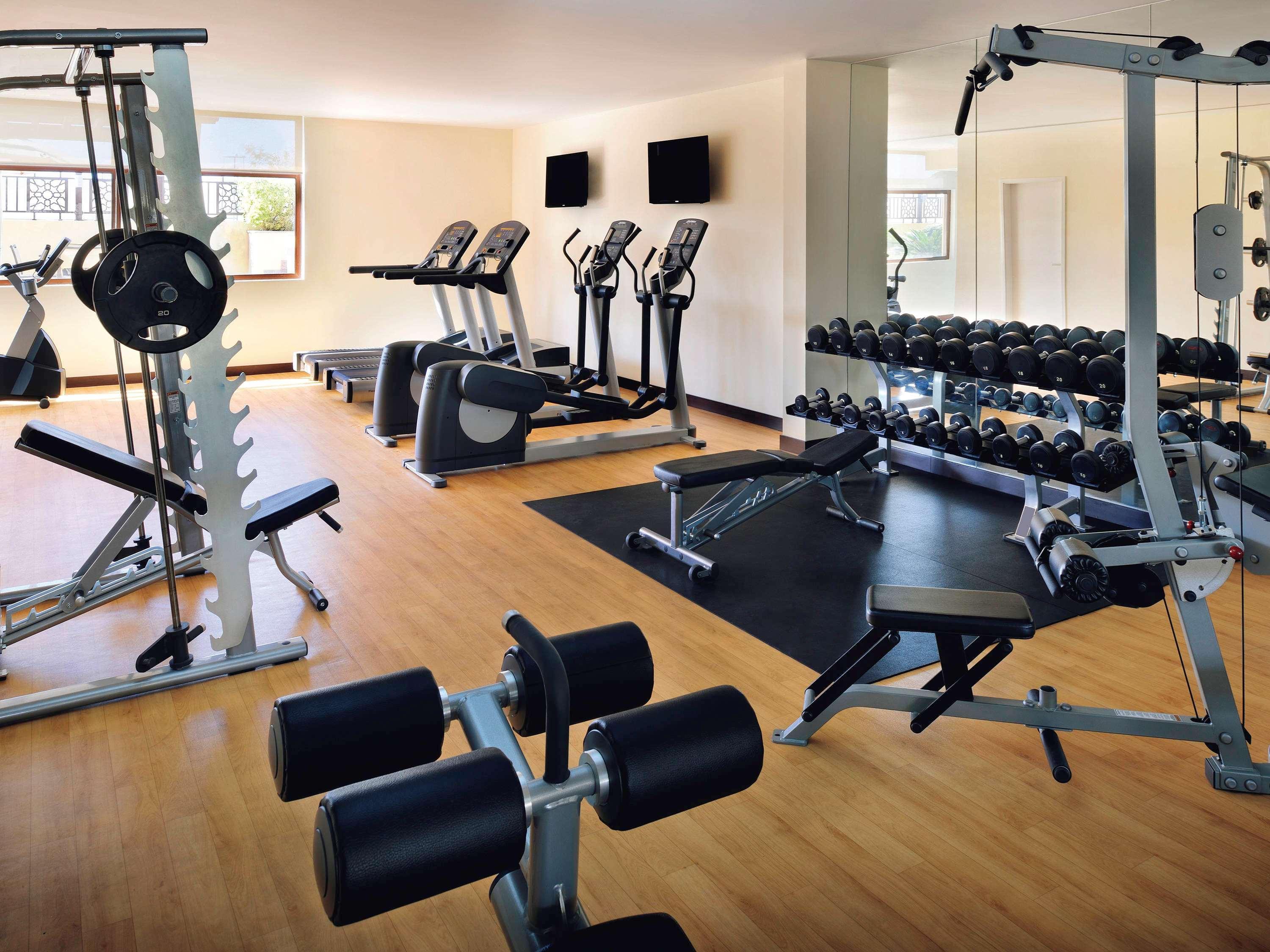 Moevenpick Hotel Apartments Al Mamzar Dubai Ngoại thất bức ảnh A typical gym