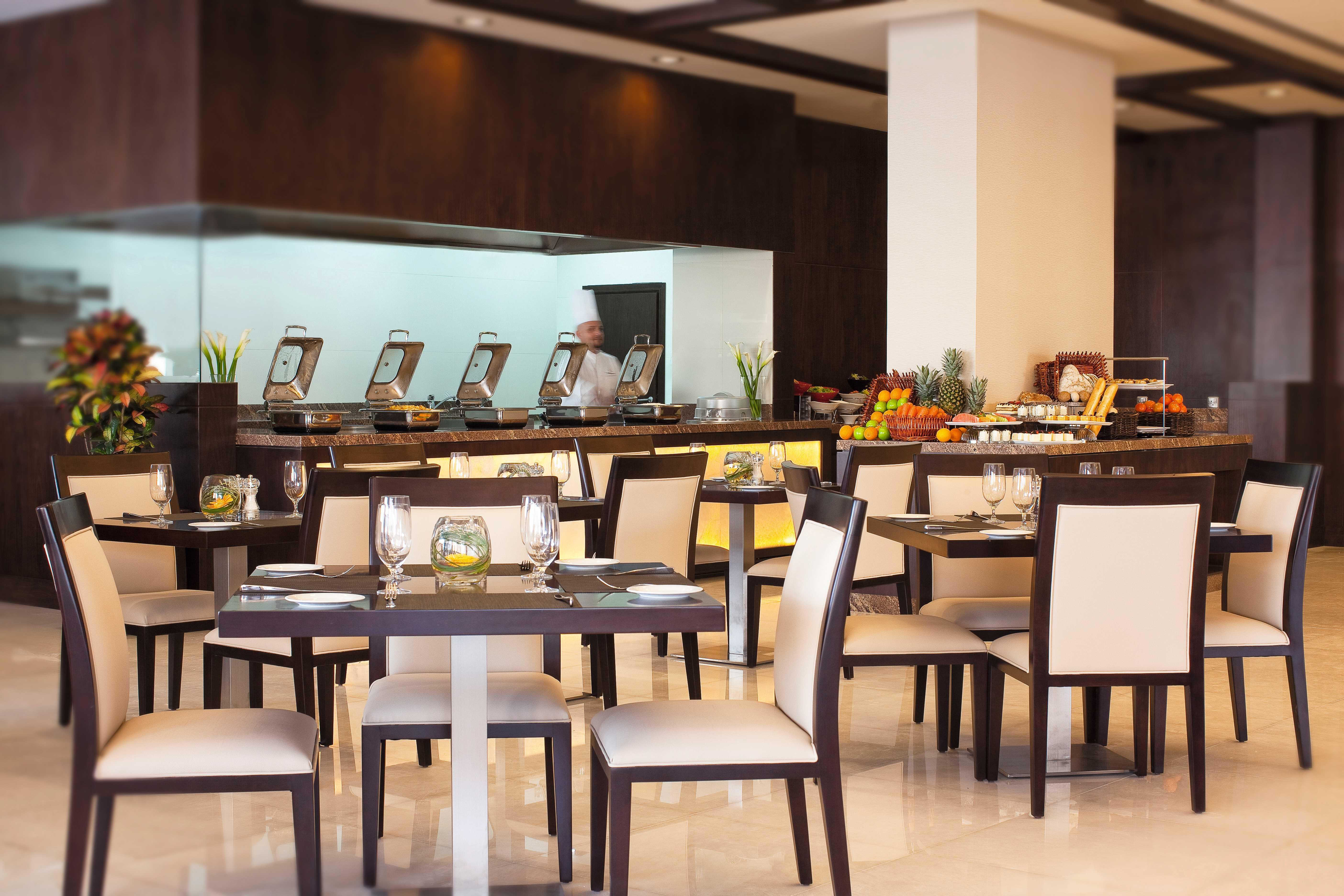 Moevenpick Hotel Apartments Al Mamzar Dubai Ngoại thất bức ảnh The restaurant