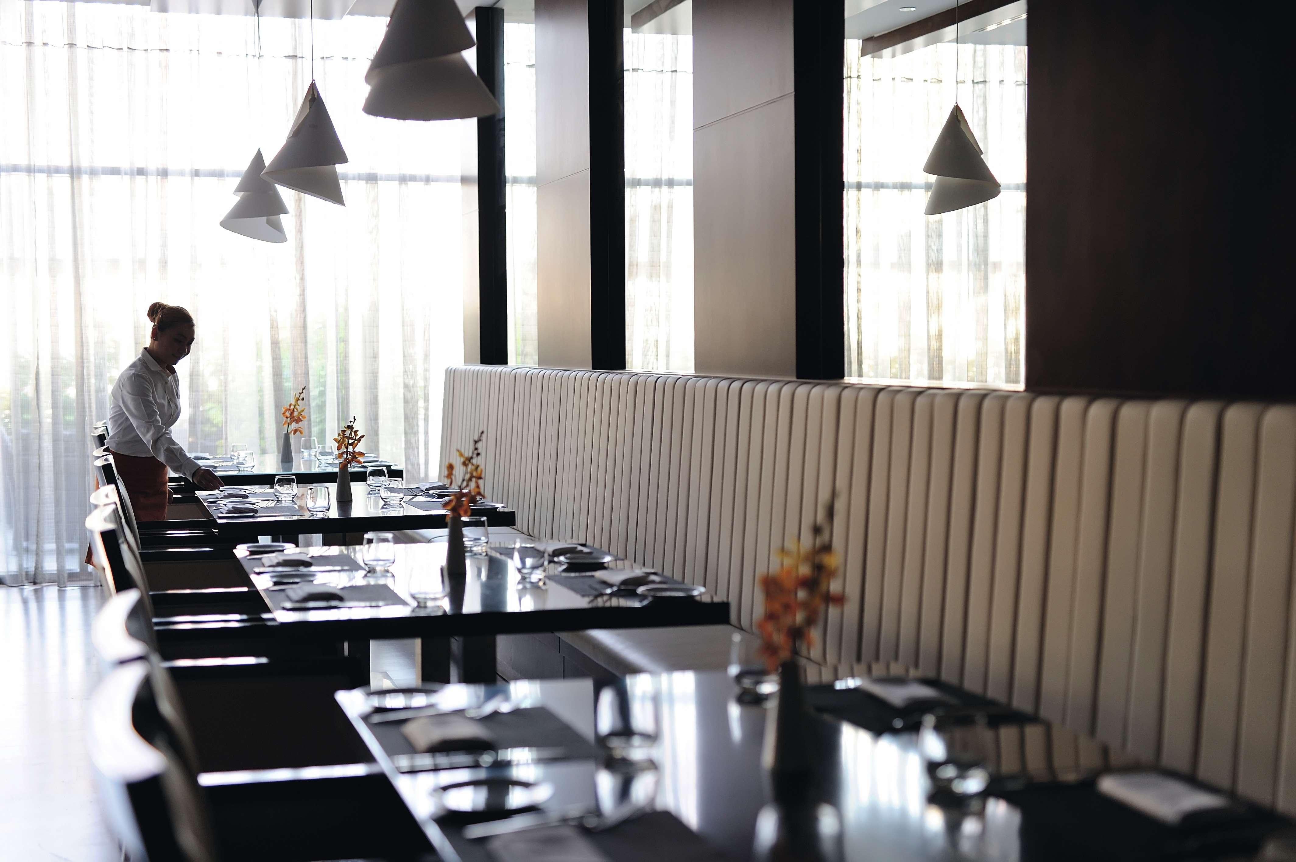 Moevenpick Hotel Apartments Al Mamzar Dubai Ngoại thất bức ảnh Restaurant