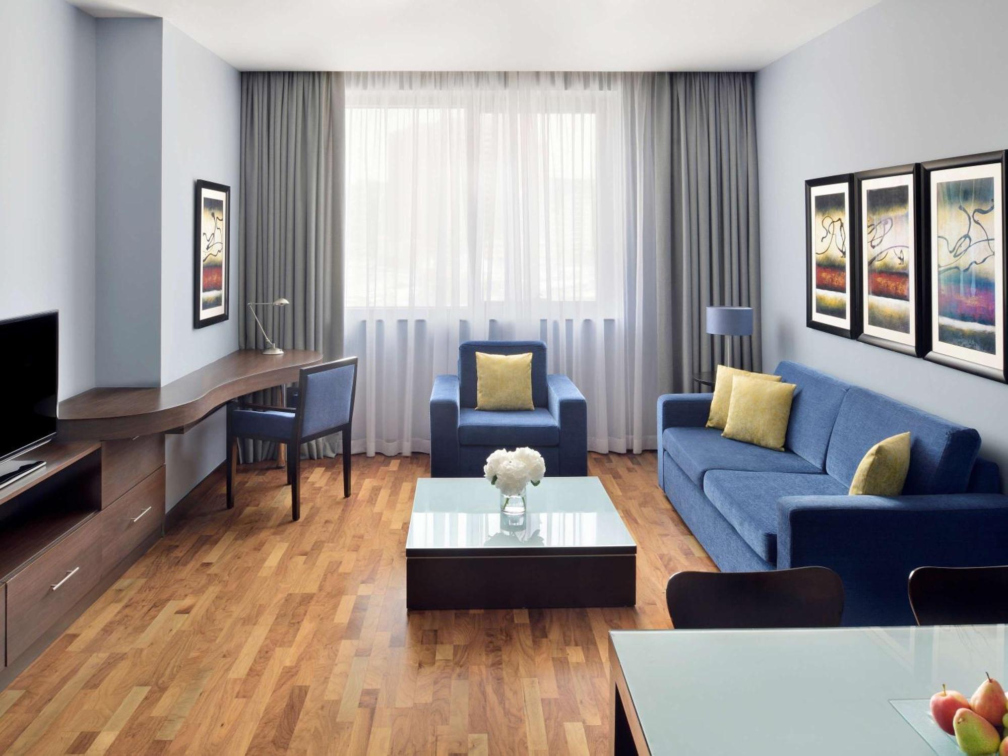 Moevenpick Hotel Apartments Al Mamzar Dubai Ngoại thất bức ảnh A living room