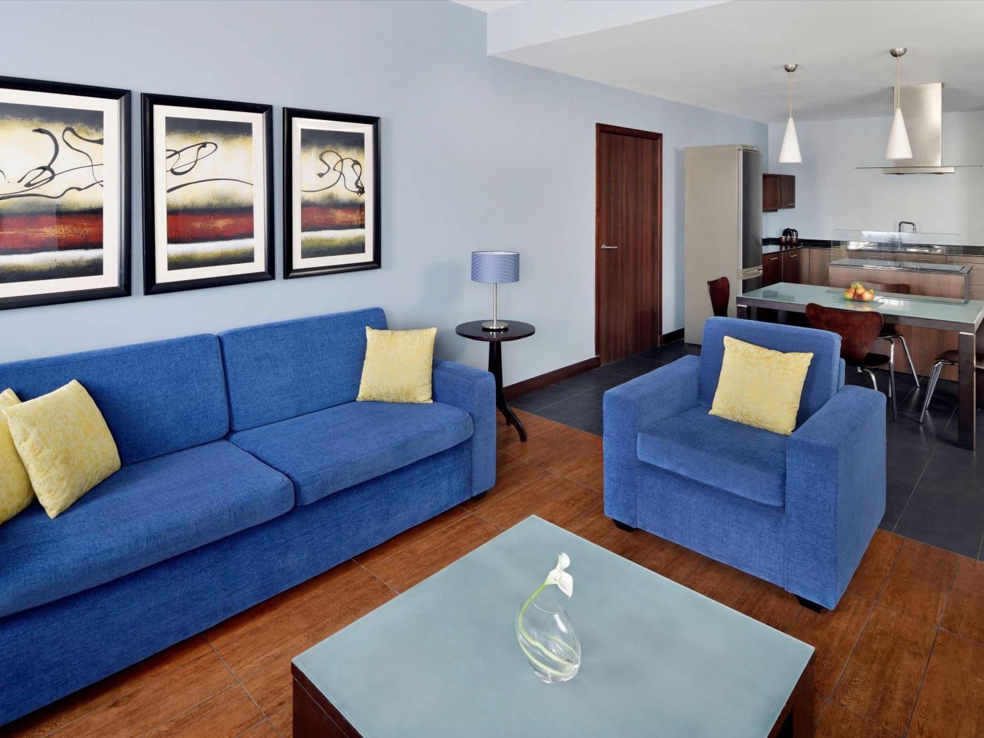 Moevenpick Hotel Apartments Al Mamzar Dubai Ngoại thất bức ảnh A typical apartment at the complex