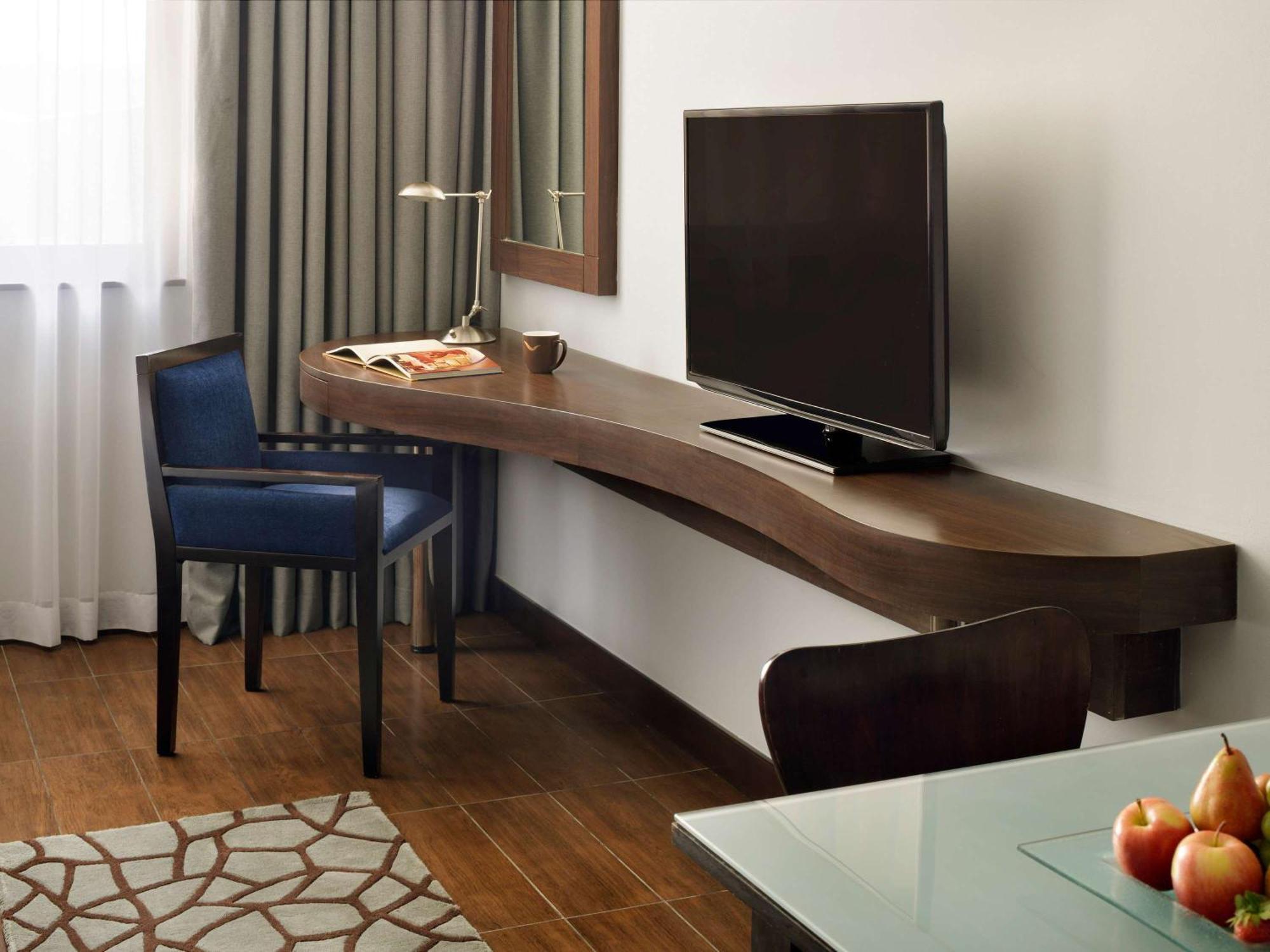 Moevenpick Hotel Apartments Al Mamzar Dubai Ngoại thất bức ảnh A television in a hotel room