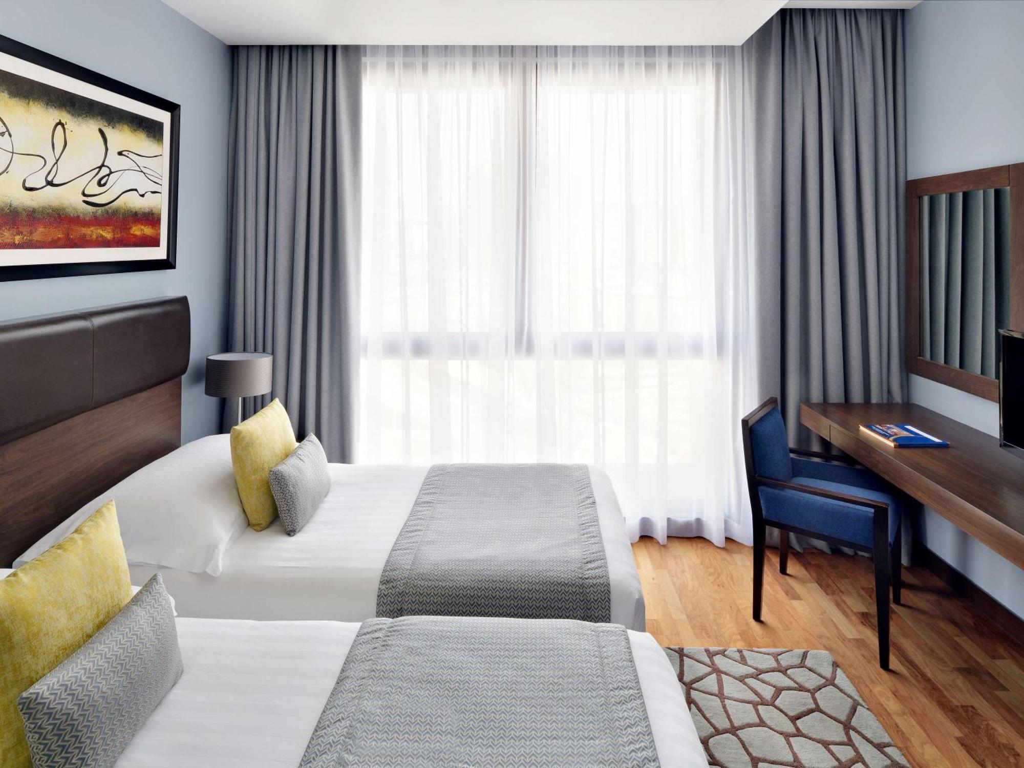 Moevenpick Hotel Apartments Al Mamzar Dubai Ngoại thất bức ảnh A room at the hotel