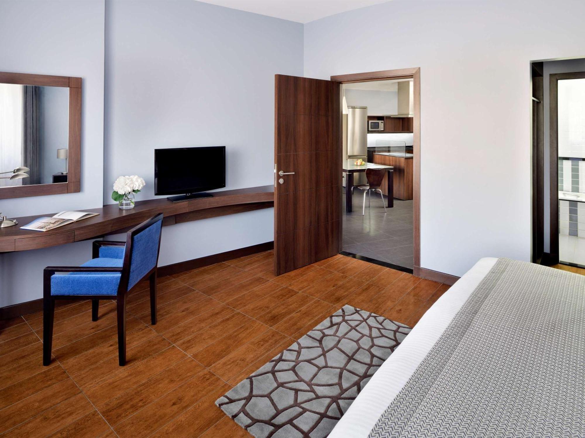 Moevenpick Hotel Apartments Al Mamzar Dubai Ngoại thất bức ảnh A typical room at the hotel