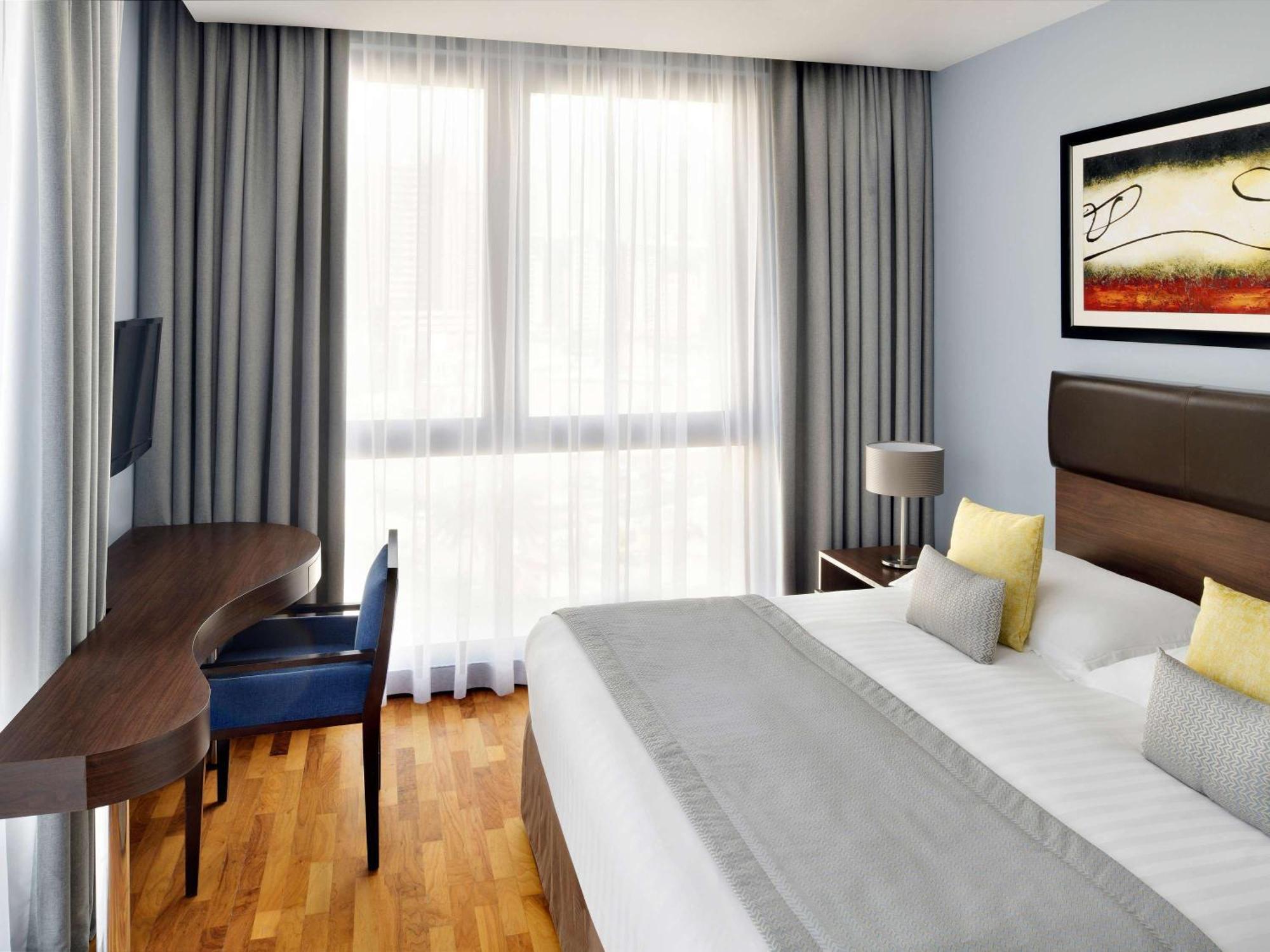 Moevenpick Hotel Apartments Al Mamzar Dubai Ngoại thất bức ảnh A typical room at the hotel