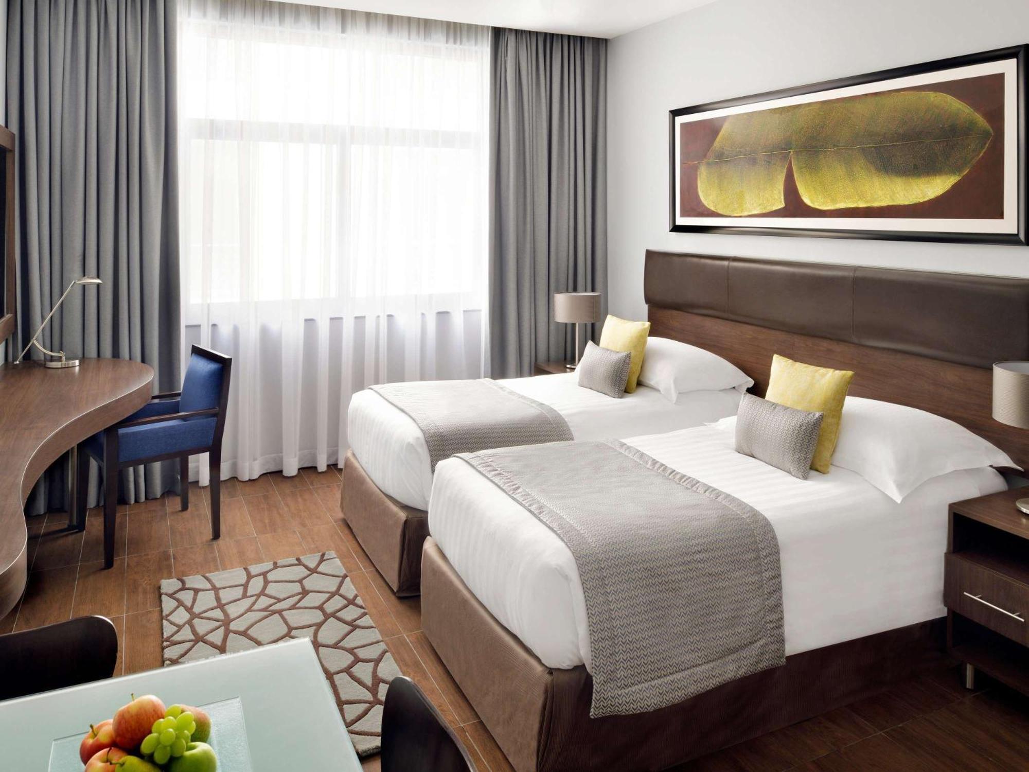 Moevenpick Hotel Apartments Al Mamzar Dubai Ngoại thất bức ảnh A room at the hotel