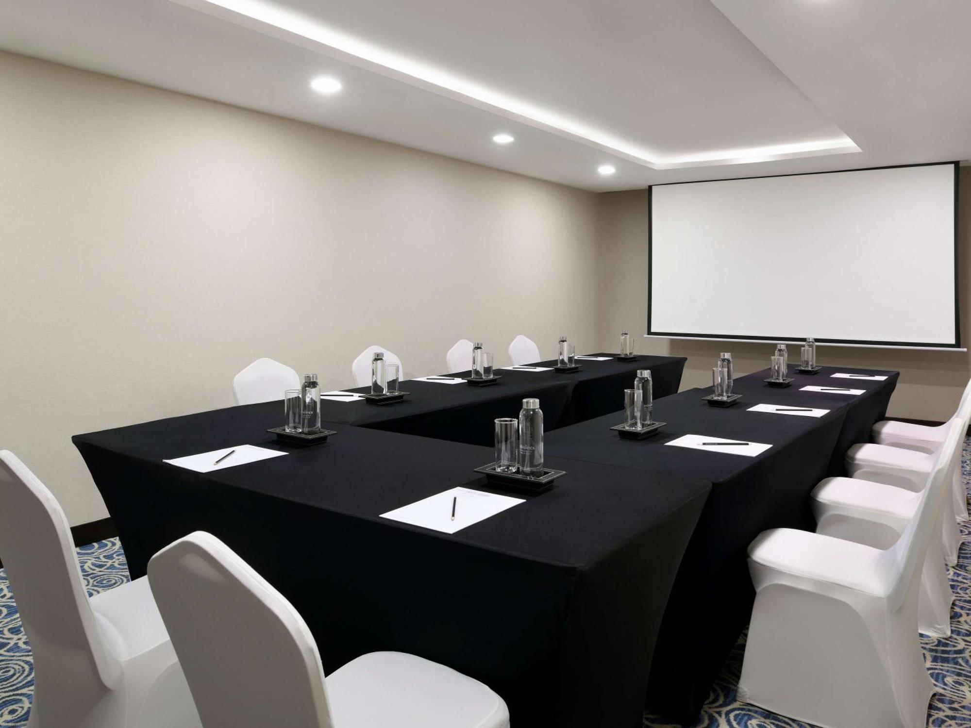 Moevenpick Hotel Apartments Al Mamzar Dubai Ngoại thất bức ảnh Meeting room