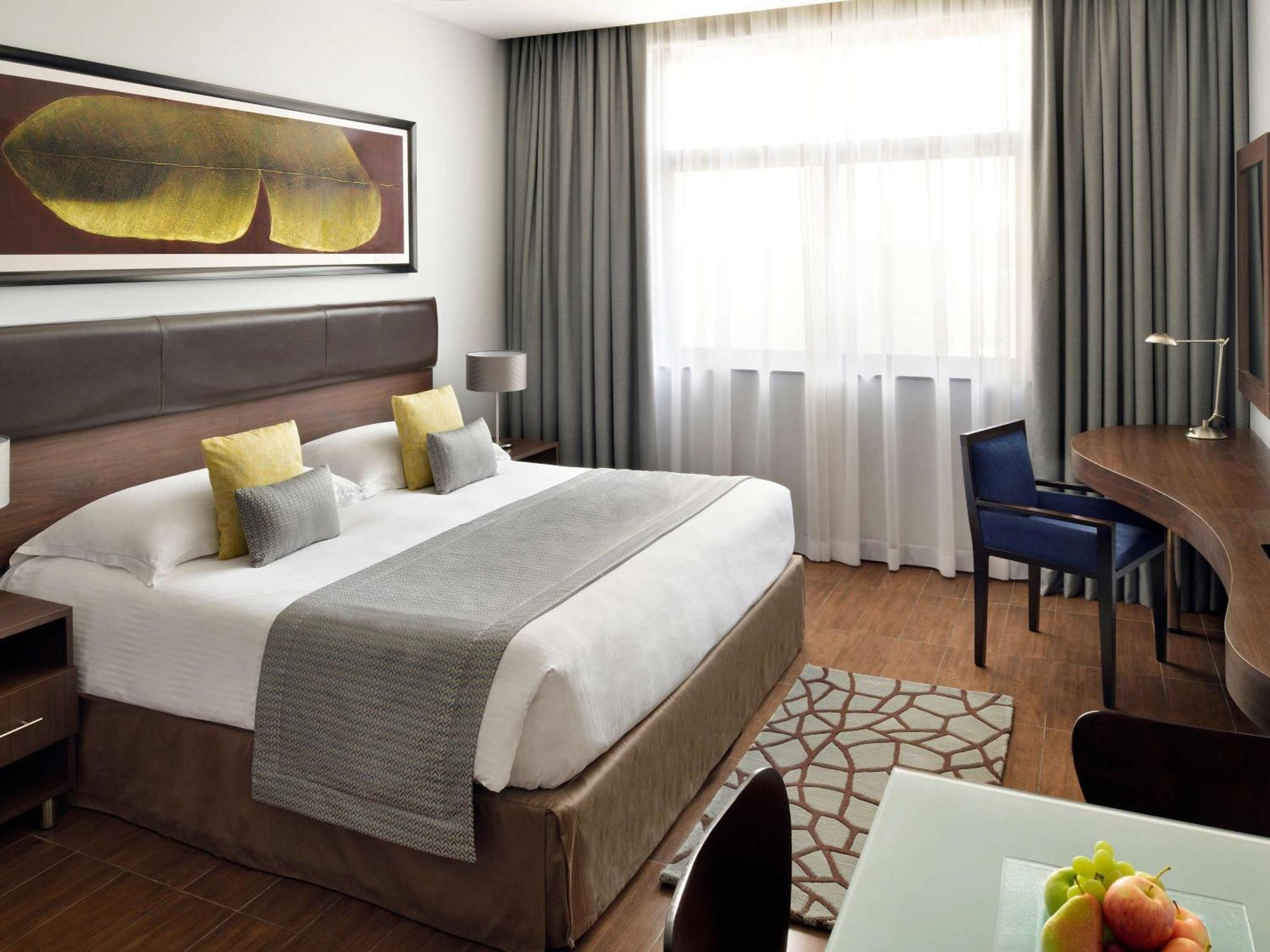 Moevenpick Hotel Apartments Al Mamzar Dubai Ngoại thất bức ảnh A room at the hotel
