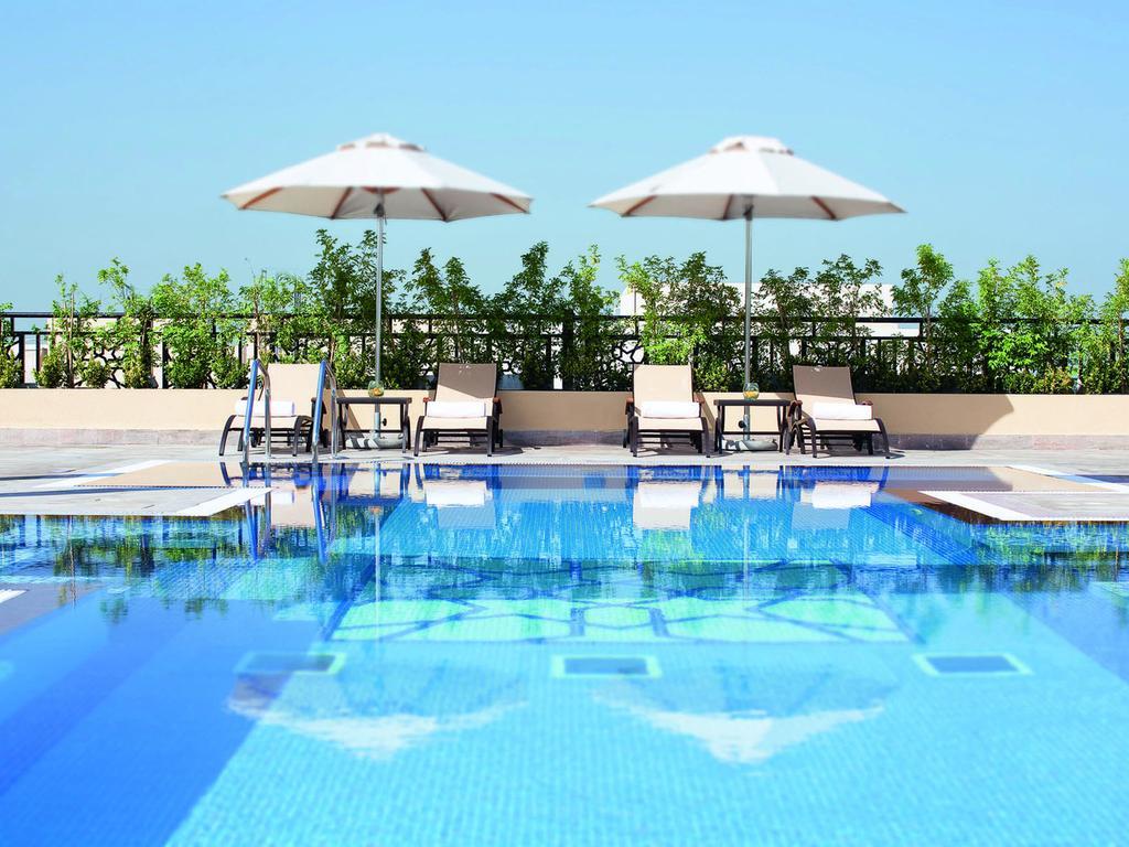 Moevenpick Hotel Apartments Al Mamzar Dubai Ngoại thất bức ảnh The swimming pool at the hotel